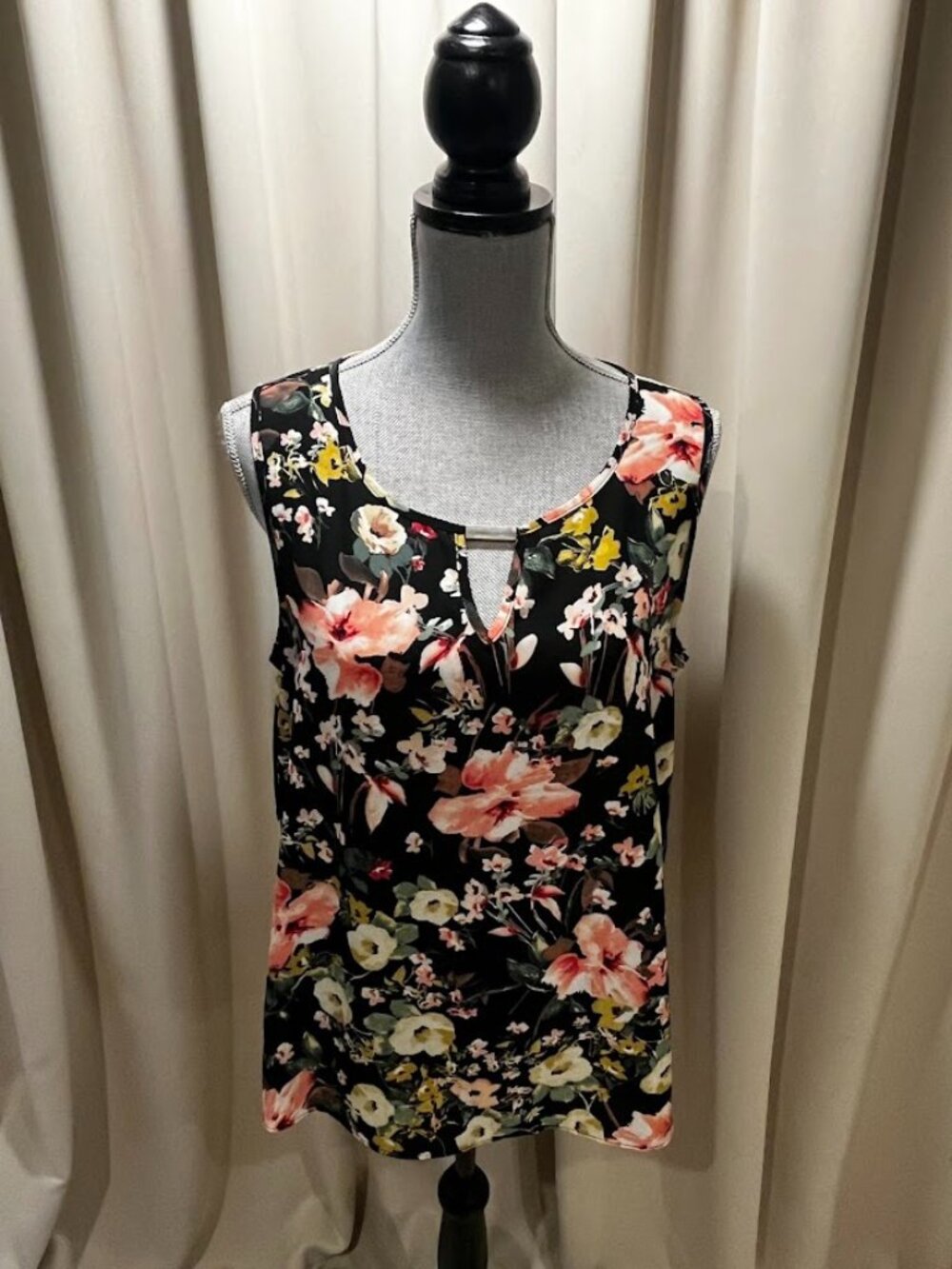 Sami & Jo Black Floral Sleeveless Top Size L